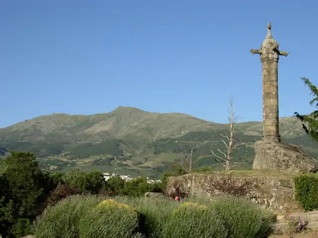 Símbolo de la obtención del título de villazgo, en 1393.